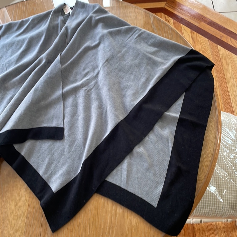 Top it Off Color Block Wrap - Picture 4 of 5